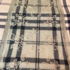 Vintage Ground Brand Scarf! In Excellent Used Condition!